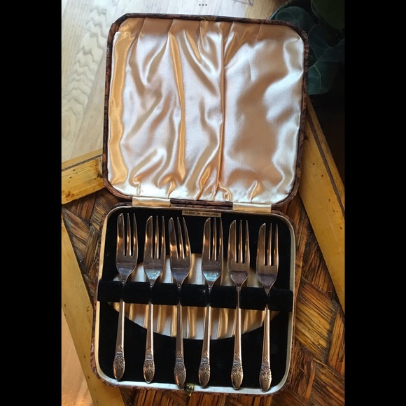 DUCHESS PLATE ENGLISH ART DECO CAKE FORKS IN FANTASTIC BOX